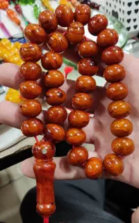 تسبیح کهربا کهنه فول رگه رنگ آورده مهردار