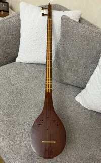 سه تار قدیمی استاد حیدریان