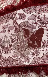 رو فرشی و دو عدد رو پشتی قدیمی
