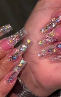 خدمات و اموزش کاشت ناخن مژه بافت مو