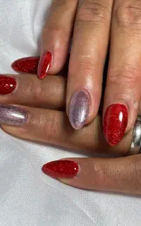 کاشت ناخن با پودر و پلی ژل با ۴ سال سابقه ی کار