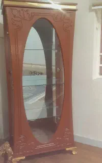 بوفه چوبی و تابلو لیلی ومجنون