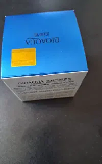 کرم، ماسک دور چشم