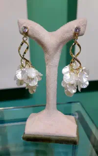 گوشواره صدفی و مرواریدی