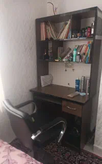 کتابخانه به همراه میز تحریر در حد نو