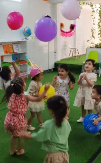 کلاس زبان کودکان و نوجوان با بازی و شادی