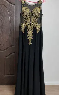 تعدادی لباس و دامن مجلسی