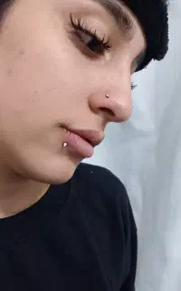 خدمات پیرسینگ. میکرودرمال. چال گونه