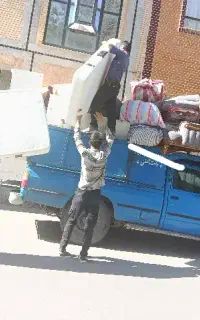کارگر  حرفه ای اساس منزل حمل بار اثاث و اسباب کشی
