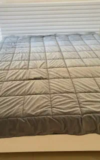 تخت خواب دو نفره با دو عدد پاتختی