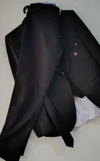 یک عدد کت شلوار نو