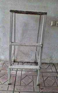 نردبان چهار پایه