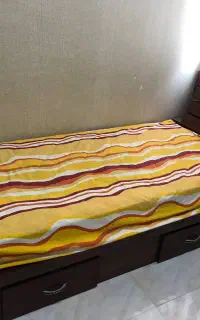تخت خواب یکنفره و میز آرایش کشودار
