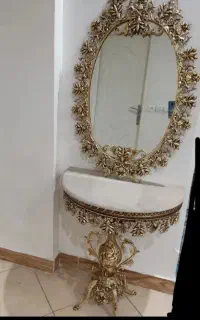 آیینه و پایه همراه با سنگ