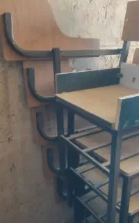 صندلی دسته دار و وسایل