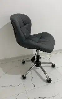 یک عدد صندلی
