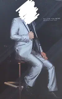 کت و شلوار رنگ نقره ای