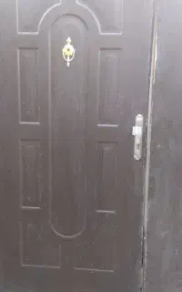 در ورودی با چارچوب