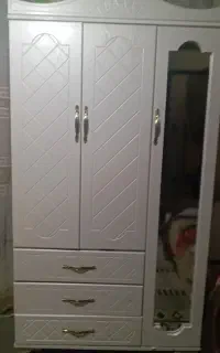 سه عدد بخاری و ی کمد