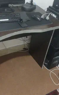 دو عدد میز کامپیوتر سالم فوری