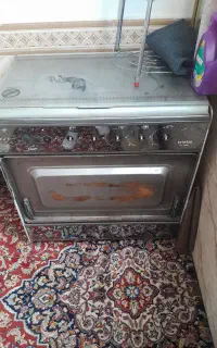 اجاگاز ۵ شله فقد شیشه جلو  شکسته