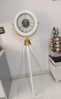 ساعت ایستاده