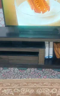 دوتا میز تلویزیون فروشی درحد نو