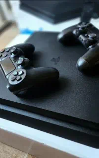 یک عدد دستگاه کنسول مدل playstation 4