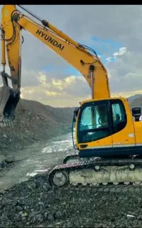 راننده بیل مکانیکی هستم.
