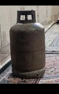 یک کپسول پرسی با گاز.