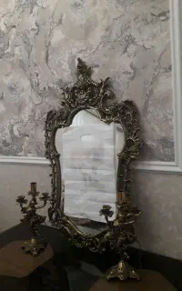 آینه و شمعدان برنزی