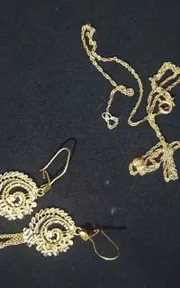 فروش گوشواره و زنجیر طلا