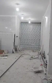 مغازه 130متری کامل سرامیک با برق سه فاز و امتیازا