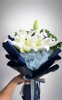 شاگرد برای گل فروشی
