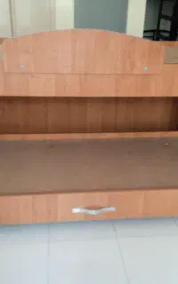 تخت دو طبقه ی چوبی محکم
