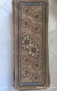 گلیم فرش روپله ای سالم و تمیز طرح ورساچ بادامی