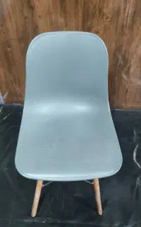 صندلی پایه چوبی