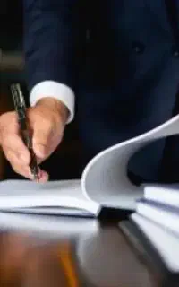 وکیل و مشاور حقوقی (مشاوره حضوری رایگان)