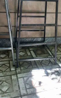 دو عدد چهارپایه اهنی