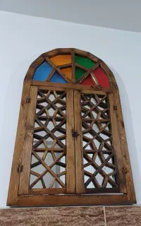 آینه ی پنجره ای سنتی کاملا سالم و زیبا
