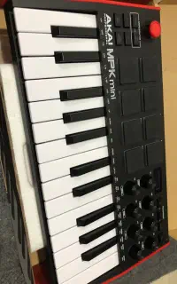 میدی کنترلر akai mpk mini