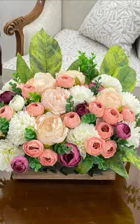 تعدادی باکس گل مصنوعی لوکس دکوری‌ هدیه کادو