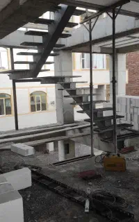 پله دوبلکس و گرد و انواع نرده
