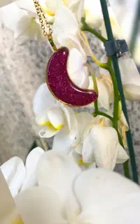 گردنبند رزینی طرح ماه
