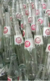 دو جعبه شیشه نوشابه