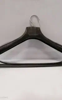 رگال چرخان و چوب کار لباس
