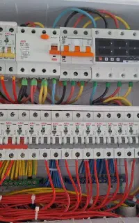 برقکار لاینر دوربین دزدگیر برق کارصنعت ساختمان باغ