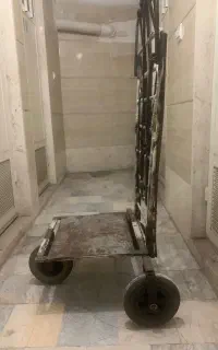 گاری سه چرخ اهنی بسیار محکم