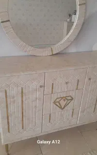 آیینه کنسول طرح سرامیکی در حد نو