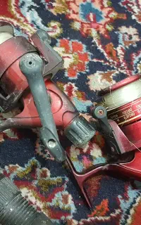 چرخ و قلاب ماهیگیری